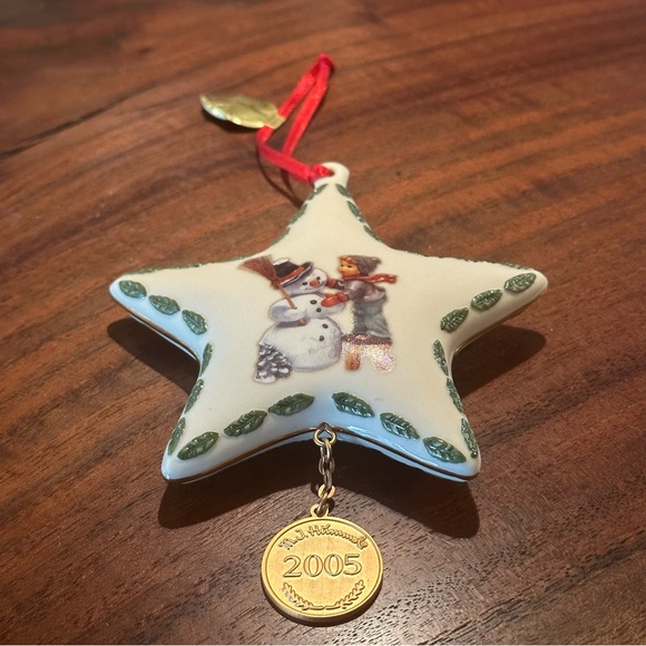 M.J. Hummel 2005 Christmas Star Ornament Snowman & Boy Danbury Mint - Picture 3 of 8